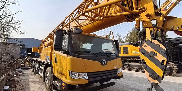 XCMG 30-Ton Truck Crane